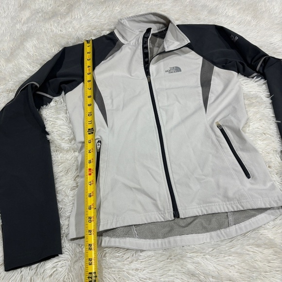 The NorthFace Flight Series Light Weight Woman’s  Jacket Size XS EUC - Picture 6 of 10
